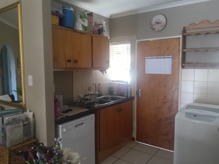 To Let 3 Bedroom Property for Rent in Langenhovenpark Free State